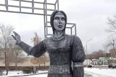"Аленка постапокалипсиса" будет охранять от смерти: скандальный памятник в России демонтировали - 24tv.ua - Нововоронеж - Новости