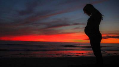 20 испытаний, которые проходят женщины во время беременности: неожиданные фото - 24tv.ua