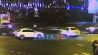 Неудачный поворот спровоцировал аварию на перекрестке Бассейной и Варшавской - piter.tv - Санкт-Петербург