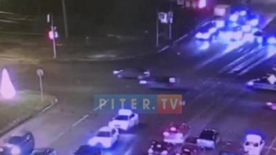 Видео: ДТП на перекрестке Энгельса и Светлановского - piter.tv
