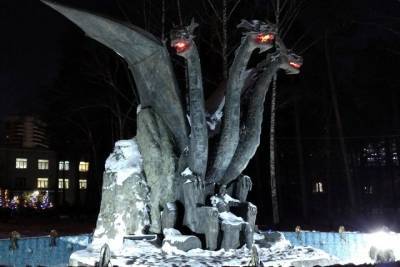 Новосибирской статуе Змея Горыныча добавили пламя - tayga.info - район Октябрьский