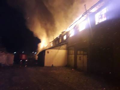 Под Киевом полсотни спасателей тушили пожар в бывшем мебельном цеху - news.bigmir.net - Киев