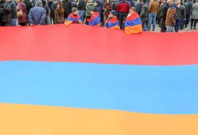 Никола Пашинян - Ишхан Сагателян - Оппозиция начала устанавливать палатки перед зданием правительства Армении -- агентства - smartmoney.one - Армения - Ереван - Yerevan