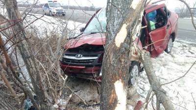 Под Воронежем автомобилистка вылетела в кювет и погибла - vestivrn.ru - Воронеж - Луганск