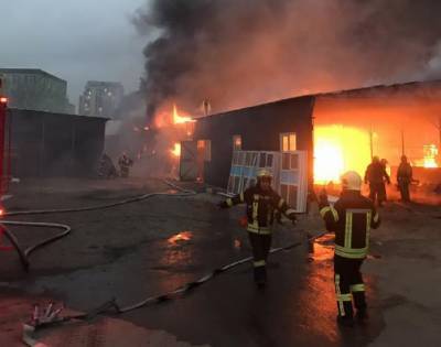 В Киеве произошел крупный пожар: Горит склад - news.bigmir.net - Киев - район Святошинский