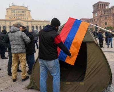Ишхан Сагателян - Оппозиция разбила в Ереване палаточный лагерь и огласила отставки силовиков - eadaily.com - Ереван
