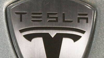 Илон Маск - Тим Кук - Илон Маск признался, что предлагал Apple купить Tesla - mir24.tv