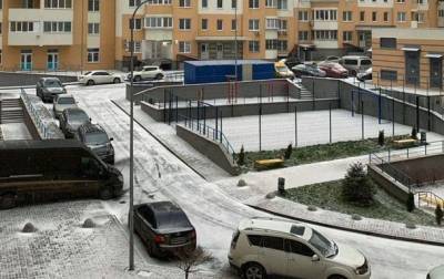 В Киеве снегопад, на дорогах образовались пробки - korrespondent.net - США - Киев - Япония - район Дарницкий - Голосеевск