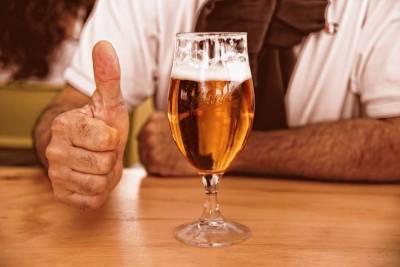 Ученые назвали алкогольный напиток, который помогает при головной боли - lenta.ua - Лондон