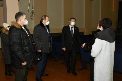 Андрей Епишин - Сенатор обещал решить вопрос с ремонтом пола в тверском ДК - tver.mk.ru - Тверская обл. - район Кимрский