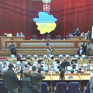 Продолжение следует: онлайн-репортаж первой сессии Запорожского областного совета. Видео - reporter-ua.com - Решение