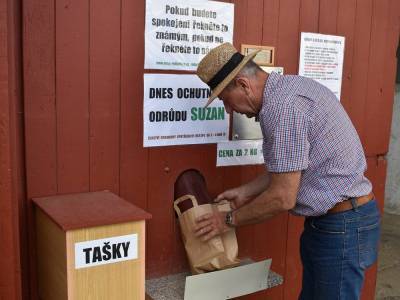 Агро - Чешский фермер смастерил автомат по продаже картофеля - 24tv.ua - Чехия
