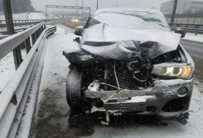 Ford Kuga - Жертвами снегопада на КАД стали BMW и резко затормозивший Ford - online47.ru - Санкт-Петербург