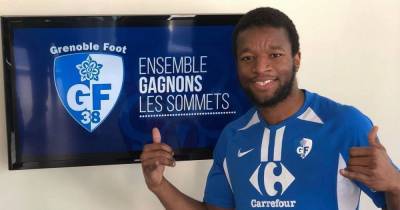 Курьез в прямом эфире: футболист не знал, как выглядит награда игроку матча, и едва не забрал ее со стендом (видео) - tsn.ua