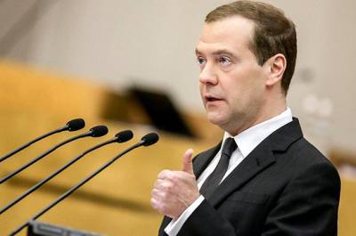 Владимир Путин - Дмитрий Медведев - Валентина Матвиенко - Медведев не заявлял Совфеду о желании стать сенатором - pnp.ru