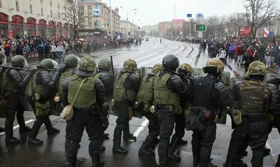 В белорусской милиции назвали безопасным использование резиновых дубинок против участников протеста - og.ru - Белоруссия - Пинск