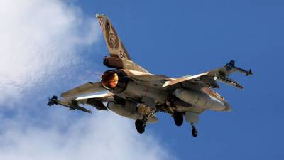 СМИ: ПВО Cирии отражают израильскую атаку в провинции Хама - gazeta.ru - США - Сирия - Иран - Масьяф