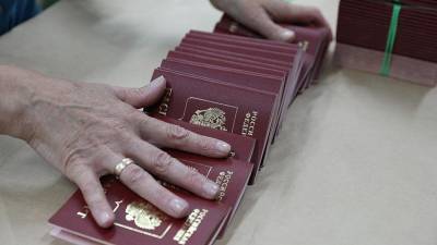 Аркадий Трачук - Глава Гознака назвал популярные способы подделки российских паспортов - iz.ru - Москва