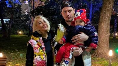 Лера Кудрявцева - Мария Макарова - Дочь Леры Кудрявцевой впервые побывала на новогодней елке — видео - 5-tv.ru