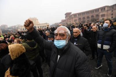 Никола Пашинян - Полиция начала задерживать участников акции протеста в Ереване - aif.ru - Москва - Азербайджан - Ереван