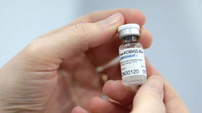 Александр Гинцбург - Гинцбург ответил на вопрос об аллергической реакции на вакцину «Спутник V» - 5-tv.ru