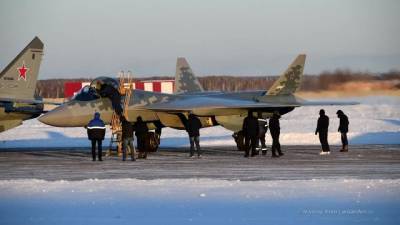 В сети опубликовали видео первого серийного Су-57 ВКС России - delovoe.tv - США - Ахтубинск - Новосибирская обл.