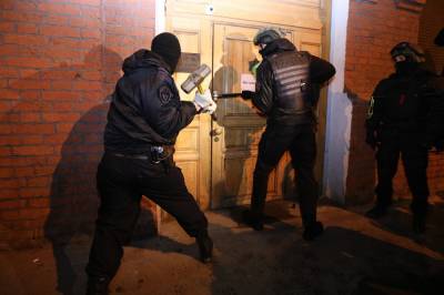 Ян Поповский - Сотрудникам полиции пришлось выламывать дверь работавшего после полуночи ресторана - tvc.ru - Москва - Москва