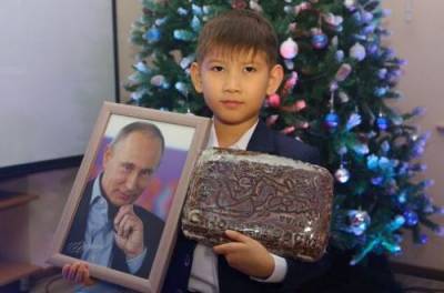 Владимир Путин - Аттаркцион щедрости: мальчик просил у Путина подарок, Кремль опозорился. ФОТО, ВИДЕО - from-ua.com - Москва - Киргизия