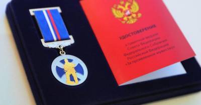 Роман Копин - 9-летнюю девочку с Чукотки наградили медалью за спасение ребенка - ren.tv - Чукотка