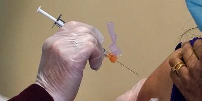 Юлий Эдельштейн - Вакцинация: 98,916 прививок в сутки. Израилю разрешили переупаковывать вакцину - detaly.co.il - Акко