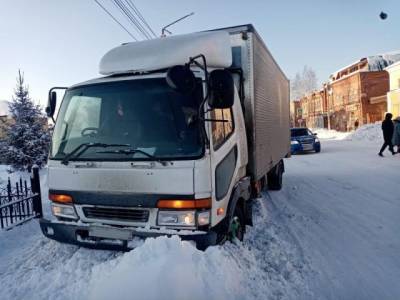 В Кузбассе водитель грузовика сбил 17-летнюю девушку - gazeta.a42.ru - Мариинск