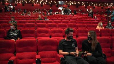 Новый закон позволит удалять зрителей из кинотеатров – Учительская газета - ug.ru