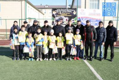 В Махачкале наградили победителей турнира по мини-футболу памяти братьев Нурбагандовых - mirmol.ru - Махачкала