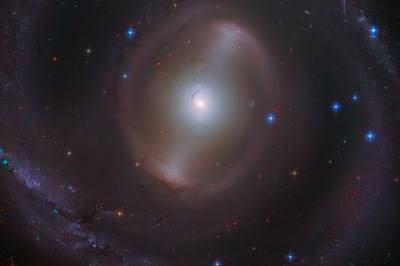 Телескоп Hubble впервые сделал снимок спиральной галактики, похожей на Млечный Путь - vkcyprus.com
