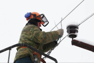 Аварии на электросетях устраняют под Иркутском, где стоят 30-градусные морозы - interfax-russia.ru - Иркутск