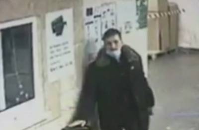 Киевлянин напал на женщину-контролера в метро: беспредел попал на видео - politeka.net - Киев