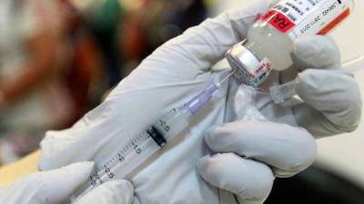 В Германии людям по ошибке ввели пятикратную дозу вакцины Pfizer - lenta.ua - Германия - Штральзунд