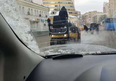 Юрий Васильев - В МАДИ назвали безобразием укладку асфальта на снег в центре Москвы - mskgazeta.ru - Москва