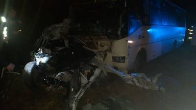 На Львовщине Ford влетел в грузовик: автомобиль разбило вдребезги, а водитель погиб – фото - 24tv.ua
