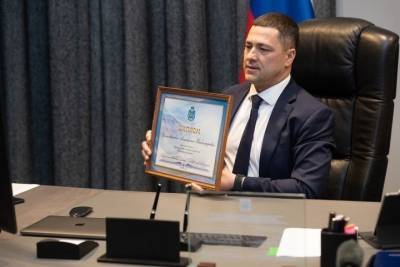 Михаил Ведерников - Лучших педагогов области наградил Михаил Ведерников - mk-pskov.ru - Псковская обл. - Псков