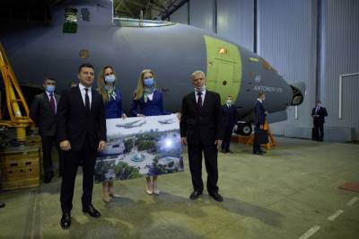 Владимир Зеленский - Минобороны закажет "Антонову" новые транспортники Ан-178 - news.bigmir.net - Минобороны