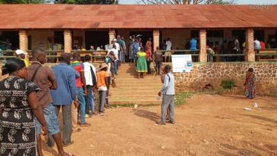 Фостен Туадер - Центральноафриканцы в Бенине и Камеруне проголосовали за действующего президента ЦАР - riafan.ru - Камерун - Бенин