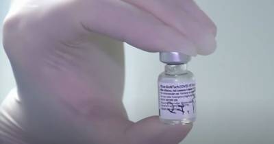 Восьми немцам по ошибке ввели пятикратную дозу вакцины от коронавируса - focus.ua - Германия - Штральзунд