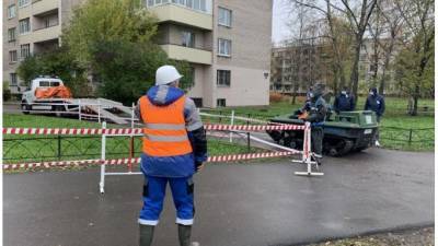 Теплоэнергетики починили трубопровод на улице Комиссара Смирнова - piter.tv