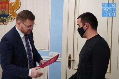 Салман Дадаев - В Махачкале состоялось вручение жилищных сертификатов - mirmol.ru - Махачкала