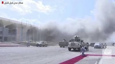 Мансур Хади - Мощный взрыв прогремел в аэропорту Адена в момент прибытия правительства - obzor.lt - Саудовская Аравия - Йемен - Аден