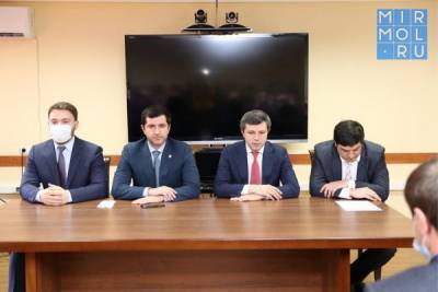 Батыр Эмеев - Первый вице-премьер Батыр Эмеев представил нового министра промышленности - mirmol.ru