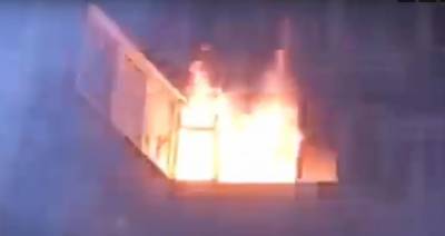 Из горевшего дома в Гатчине эвакуировали пять человек — видео - ivbg.ru - Ленинградская обл.