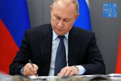 Владимир Путин - Владимир Путин подписал закон об уголовной ответственности за клевету в интернете - mirmol.ru