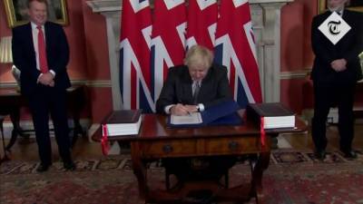 Борис Джонсон - Борис Джонсон подписал сделку с Евросоюзом по Brexit - piter.tv - Англия